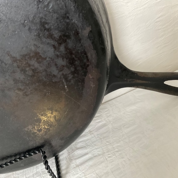 Vintage 🇨🇦 No. 8 Good Cheer 11” Cast Iron Skillet Frying Pan w/ Pour Spouts - Picture 9 of 12